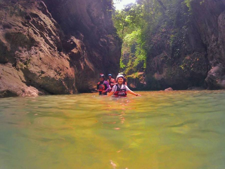badian-canyoneering-swimming